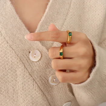 Бижута от неръждаема стомана TOSOKO с инкрустация от зелен цирконий Квадратно пръстен Жена просто модно пръстен BSA323